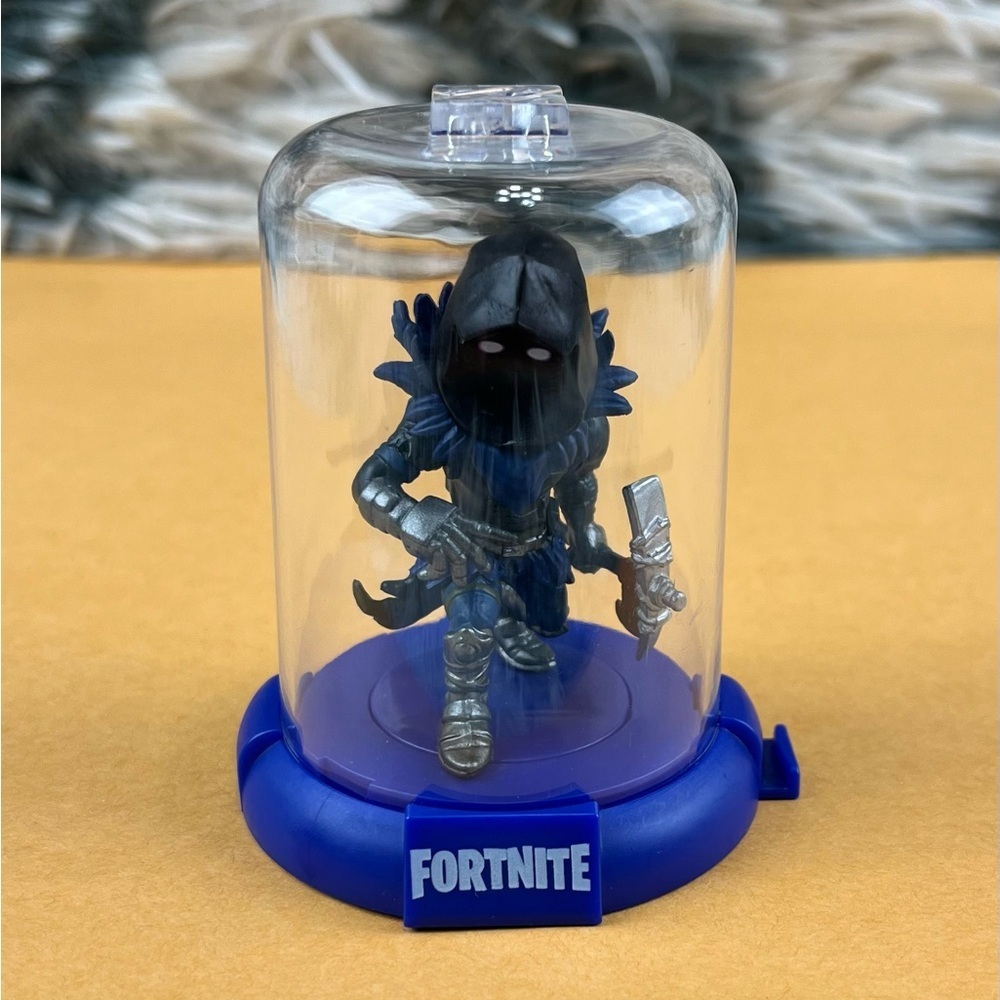 Fortnite Domez Raven Minifigure 3" 1 Enclosed Display Case Collectible